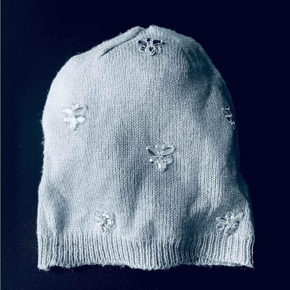 “Betsey Johnson” Gray Knit Beanie Hat.  EUC - Picture 3 of 7